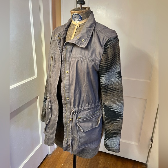 Forever 21 Aztec Print Gray Jacket size Small - Picture 2 of 6